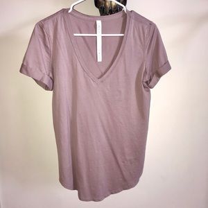 Lululemon mauve tee